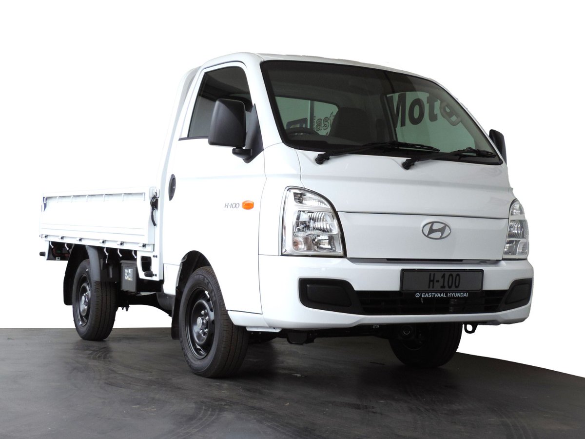kanyane23's tweet image. Any business ideas for a bakkie like this? 🤔🤔