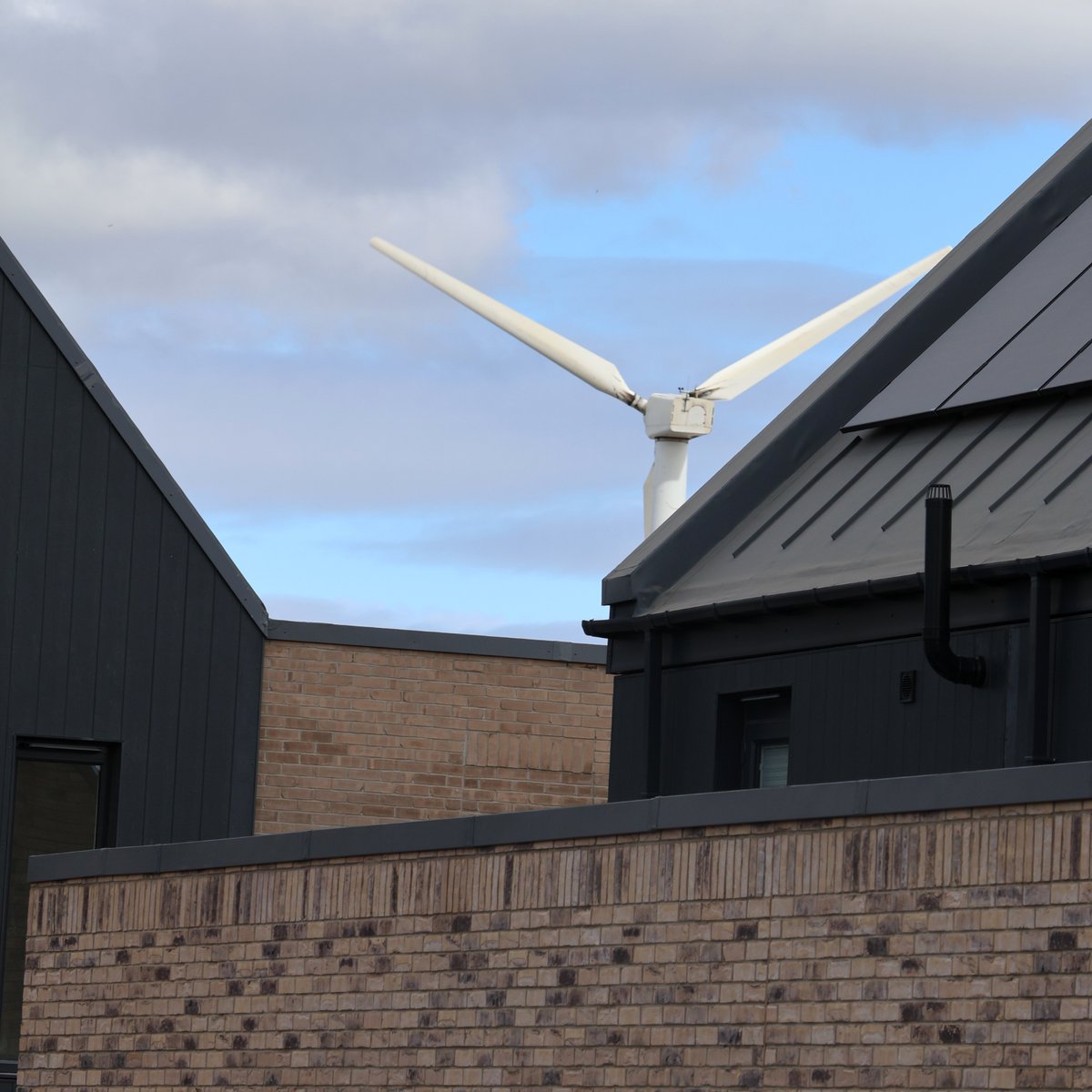 Our mission is to build natural, durable, and beautiful homes 🏡

All our properties are already zero gas and naturally sustainable 🍃

Find out how we are utilising eco-friendly technology to protect our future.

➡️ ll.ink/JW8xjI

#skyhouse #sustainableliving