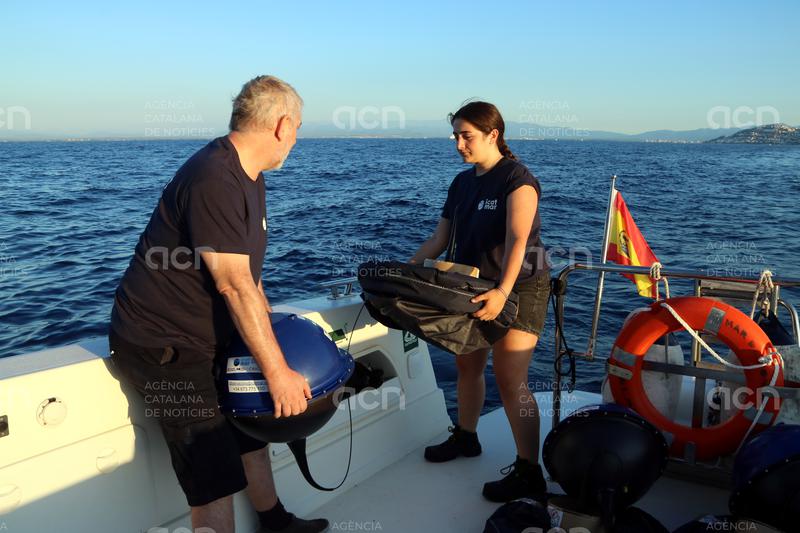 Llancen per primer cop diverses boies a Roses que aniran a la deriva per analitzar la temperatura i els corrents del mar. L'objectiu és crear una xarxa de monitoratge ambiental i físic al llarg de tota la costa catalana
ow.ly/QW7a50WtepY