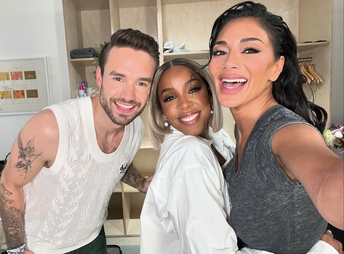 updatingljp's tweet image. "He smiles with his eyes. It's like he's giving you a hug, like he's embracing you and holding you. And he, Liam, just had such a beautiful heart."
- Nicole Scherzinger talking about Liam Payne in a recent interview. ❤️