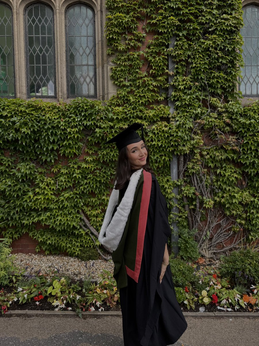 grace_hive's tweet image. I GOT ME A LAW DEGREE 🥳🎓