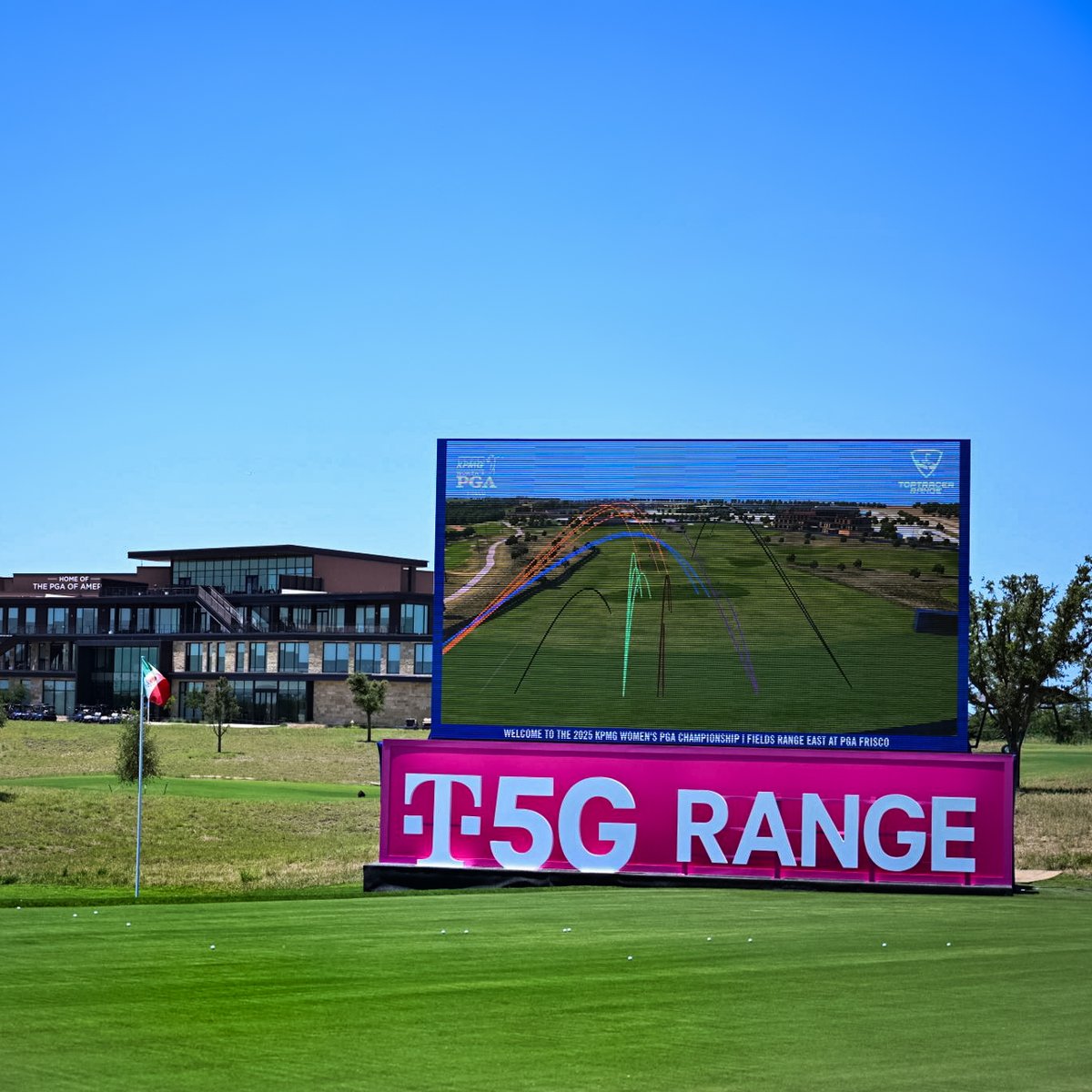 Chels_LA's tweet image. From immersive broadcasts to behind-the-scenes ops, @TMobileBusiness put 5G to work at @KPMGWomensPGA, and it’s already driving results for @PGA.
Innovation that’s on course ⛳
🔗 t-mo.co/3ThtgDH
#TFBPartner