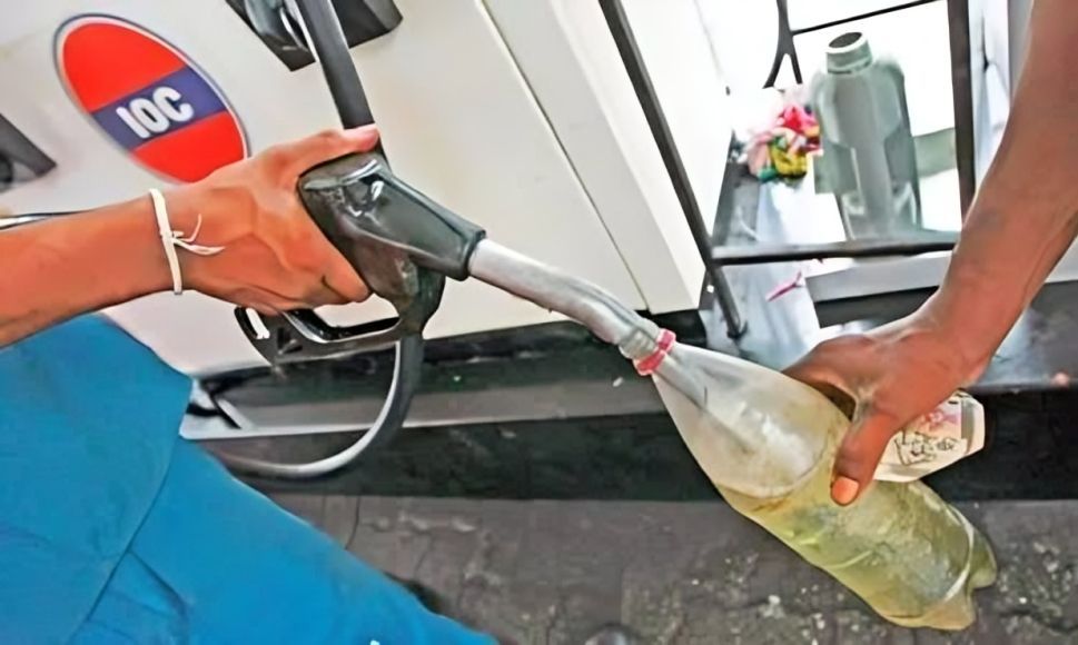 IndianTechGuide's tweet image. 🚨 Odisha government bans sale of petrol, diesel in plastic bottles.