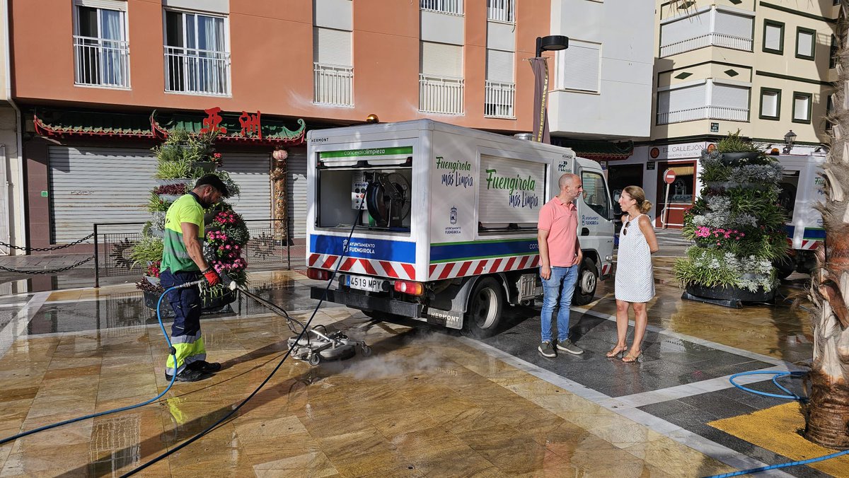 El Ayuntamiento de #Fuengirola pone en marcha un Plan adicional de Limpieza de manchas persistentes en la vía pública fuengirola.es/el-ayuntamient…