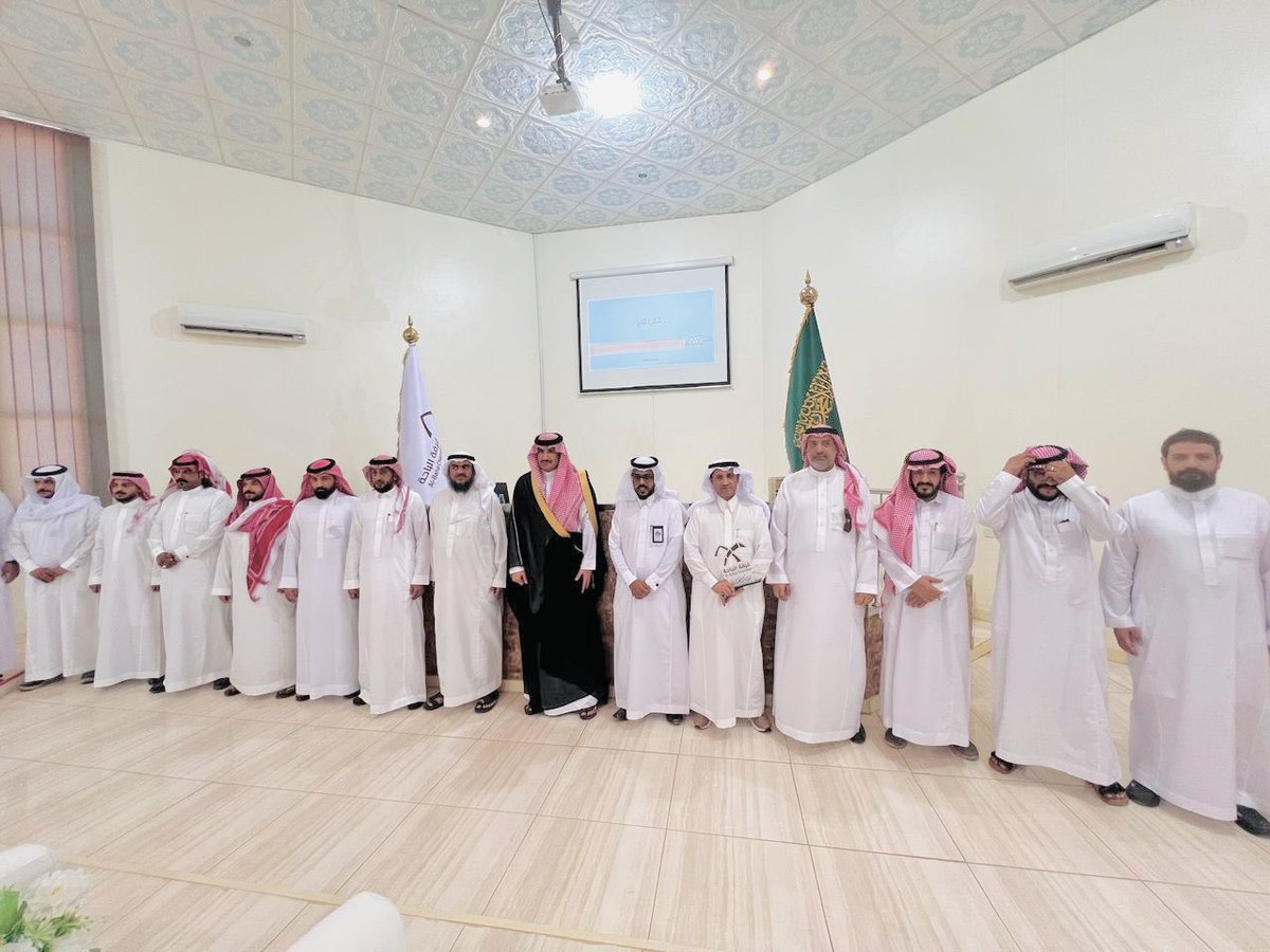 بحضور محافظ #بلجرشي أ.نايف الهزاني وأمين عام #غرفة_الباحة أ.مسفر الغامدي أقيمت اليوم ورشة
"الإمتياز التجاري في مجال قطع غيار السيارات " 

حضر الورشة عدد من رجال الأعمال والمهتمين بهذا القطاع الواعد .