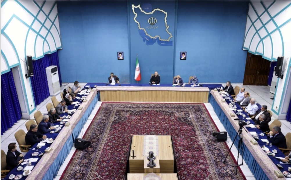 drpezeshkian2's tweet image. دکتر پزشکیان در دیدار جمعی از اعضای جبهه اصلاحات ایران:
مسیر اصلاحات را با صبوری، عقلانیت و انسجام ملی دنبال کنیم.
حفظ نخبگان، سرمایهگذاری راهبردی برای آینده ایران است.
president.ir/fa/160486