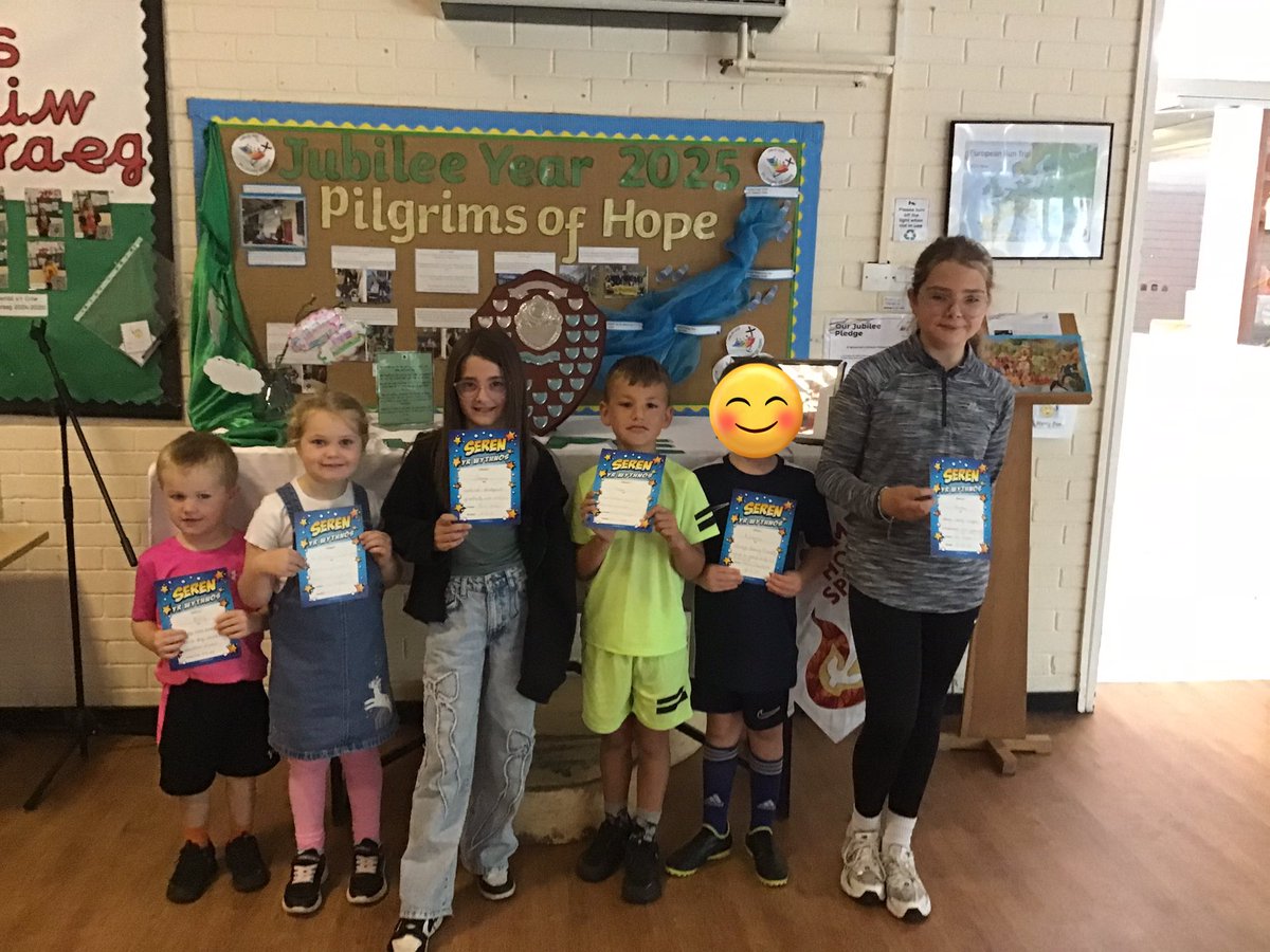 stwinsholywell's tweet image. Well done to the Seren Y Wythnos winners ⭐️👏🏻
