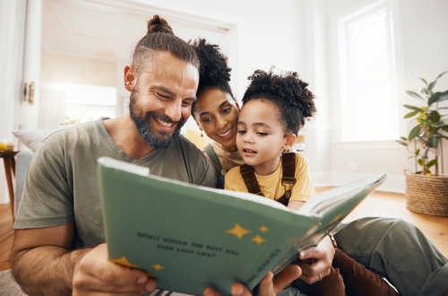 HUSKY Health has partnered with Read to Grow to bring our members the joy of reading. Our community health workers bring books to local HUB events. HUSKY Health members can get free books Learn more here: huskyhealthct.org/members/commun…