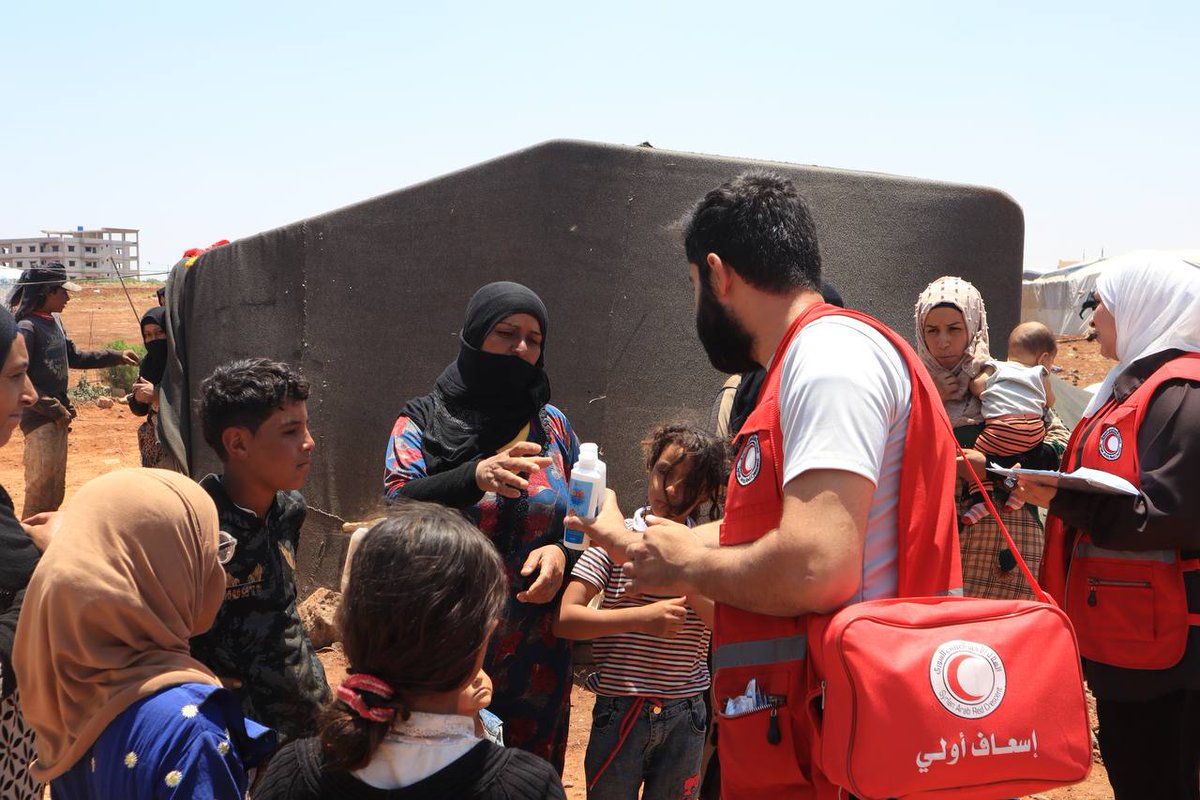 SYRedCrescent's tweet image. 📍#Daraa
The @SYRedCrescent is providing essential healthcare to displaced families in Al-Harak and Izraa.
Services include medical checks, first aid, malnutrition screenings, and more. Supported by @ifrc, @ICRC, @ICRC_sy, @roteskreuz_de, @danskrodekors & @UNFPA.