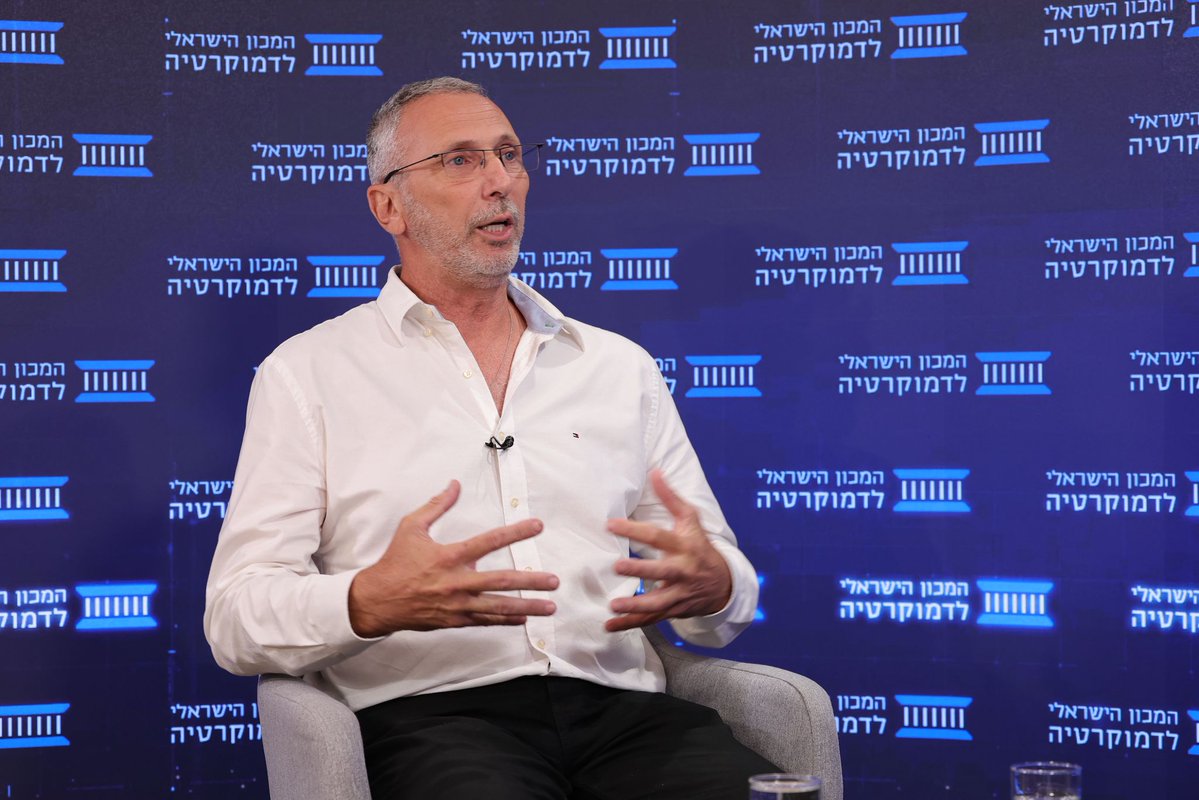 DemocracyIL's tweet image. לצערי הרב הדרך שבה דואגים להגיד "מנהיגות" כמילה מכובסת ל"צייתנות" מחלחלת לשורות המשטרה.
ניצב (בדימוס) עמי אשד, לשעבר מפקד מחוז תל אביב במשטרת ישראל בשיחה עם ד"ר ערן שמיר-בורר, מנהל המרכז לביטחון לאומי ודמוקרטיה במכון @eran_shamir בכנס #זמןהכרעה :
"בשני דברים יסודיים חל שינוי…