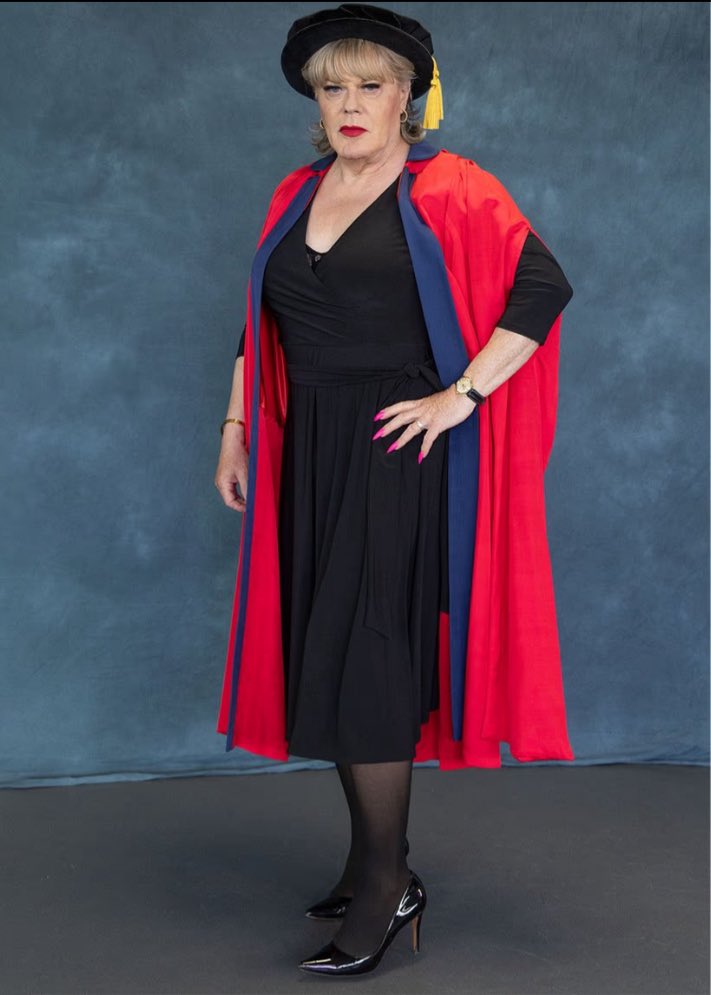 moanaparte's tweet image. "I'm passionate about helping the people of Sheffield / Brighton / wherever and look at my fake tits." - Edward Elizabeth Izzard