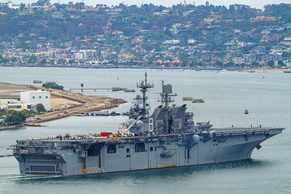 WarshipCam's tweet image. USS Makin Island (LHD 8) Wasp-class amphibious assault ship leaving San Diego - July 21, 2025
SRC: TW-@cjr1321