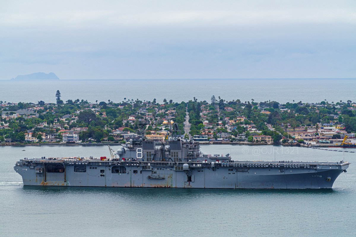 WarshipCam's tweet image. USS Makin Island (LHD 8) Wasp-class amphibious assault ship leaving San Diego - July 21, 2025
SRC: TW-@cjr1321