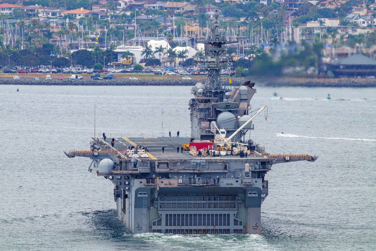 WarshipCam's tweet image. USS Makin Island (LHD 8) Wasp-class amphibious assault ship leaving San Diego - July 21, 2025
SRC: TW-@cjr1321