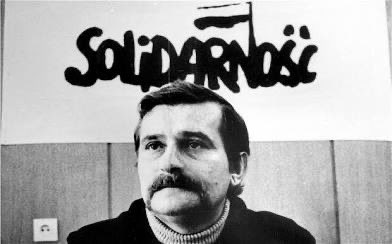 PawlowskiMario's tweet image. Hey America, listen up! 🇺🇸
Lech Wałęsa was a simple shipyard worker, a union leader who spoke like a Polish redneck. A humble, devout Catholic. He stood up to tyranny, helped collapse communism in 1989, and started the domino that freed Eastern Europe and shattered the Soviet…