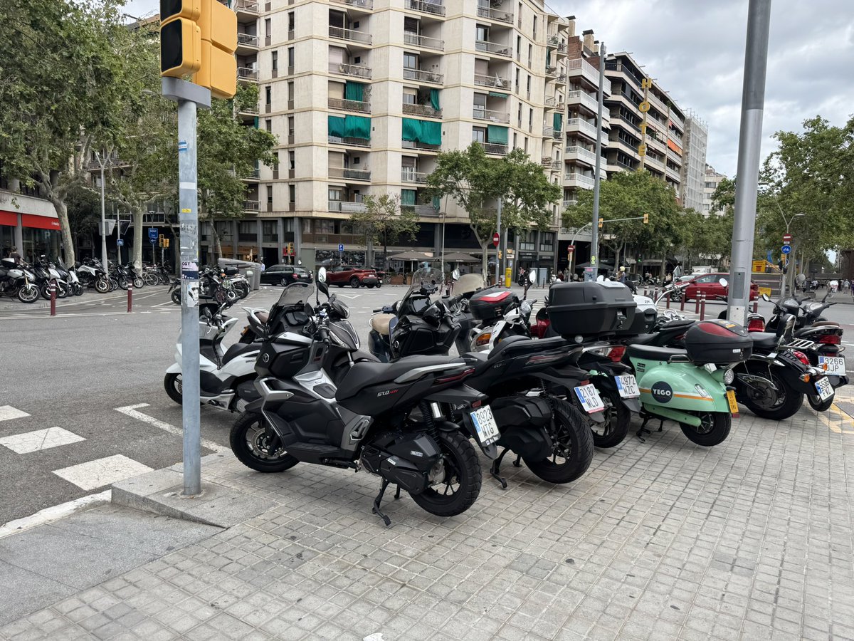 bradsferguson's tweet image. On vacation. Starting in Barcelona (now), ending in London. Lots of scooters!