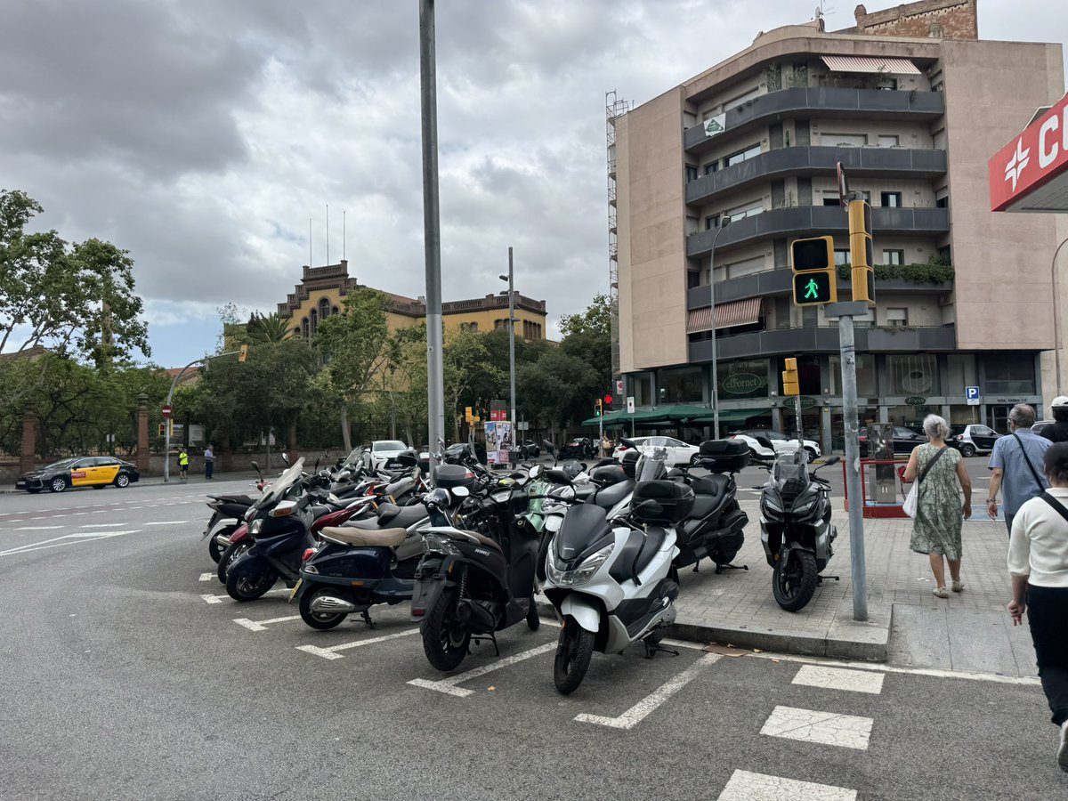 bradsferguson's tweet image. On vacation. Starting in Barcelona (now), ending in London. Lots of scooters!