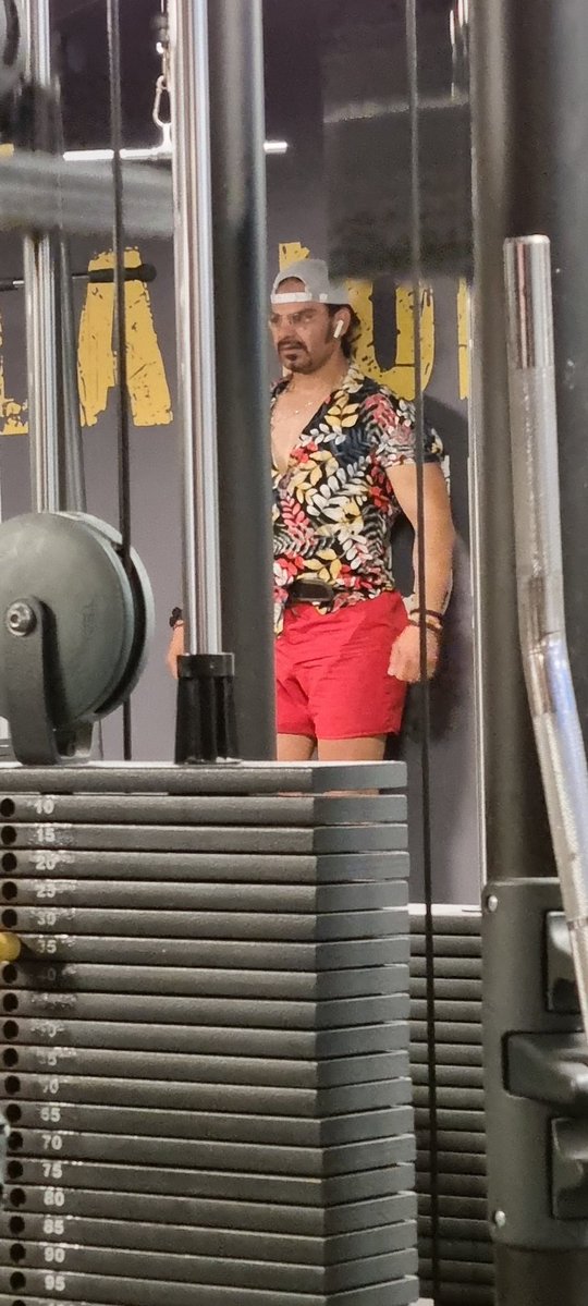 .<a href="/AJemaineClement/">Jemaine Clement</a> Saw you at the gym today, looking swole brother