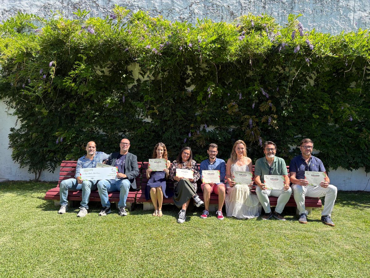 A Associação Nacional de Municípios Portugueses entregou hoje o Prémio ANMP de Jornalismo e Poder Local 2025 a jornalistas de Imprensa, Rádio, Televisão e Fotojornalismo. O Prémio ANMP tem este ano a sua 11.ª edição e o patrocínio exclusivo da AcinGOV.