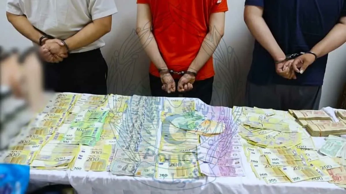 Aéroport d’Alger : deux femmes arrêtées, un réseau criminel démantelé. 

Nouvelle saisie de devises à l’aéroport d’Alger. Cette fois, ce sont deux passagères qui ont été  pris la main dans le sac par les policiers avec près de 136.000 euros  dans les bagages alors qu’elles