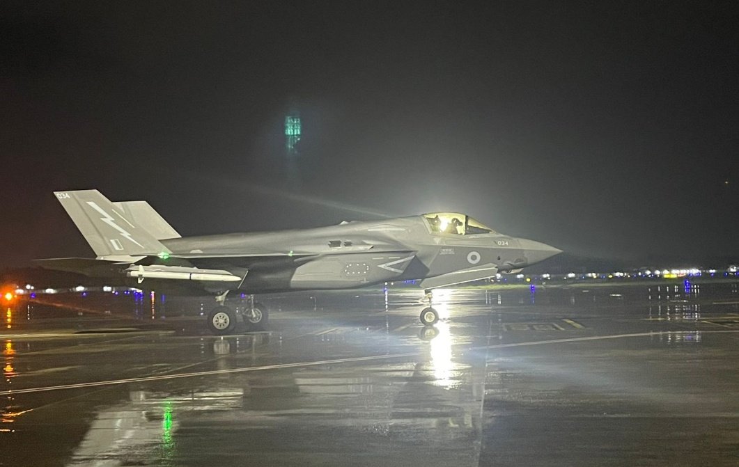 Rana009's tweet image. Britain&apos;s fighter F-35B was declared healthy today After staying in India for many days, it flew today

#F35B