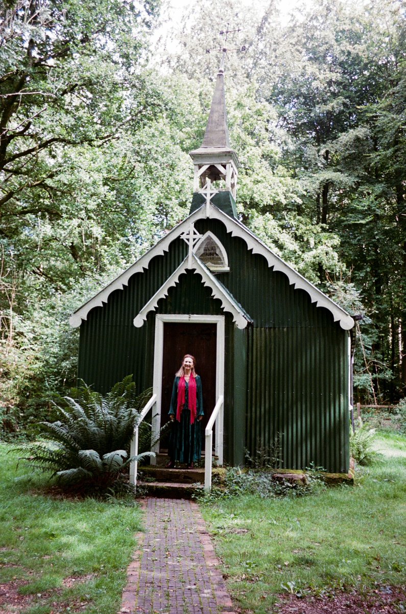 TravellersTimes's tweet image. A celebration of Romany Poetry &amp;amp; Harp Music with Raine Geoghegan Romany Poet, Allison Hulmes Welsh Kale Poet &amp;amp; Vanessa Wood-Davies Welsh Kale Poet &amp;amp; Harpist.

📆 Sat 2 Aug 3pm
🎟️ FREE 
📍 The Church in the Woods, Bramdean Common S024 0JH
🗺️ What3Words ///excellent.labels.section