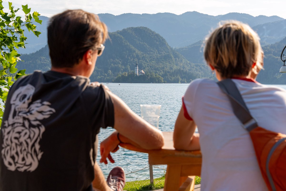 𝐕 𝐦𝐞𝐬𝐞𝐜𝐮 𝐣𝐮𝐧𝐢𝐣𝐮 𝟐𝟎𝟐𝟓 𝐣𝐞 𝐛𝐢𝐥𝐨 𝐧𝐚 𝐁𝐥𝐞𝐝𝐮 𝐧𝐚𝐣𝐯𝐞𝐜̌ 𝐠𝐨𝐬𝐭𝐨𝐯 𝐢𝐳 𝐍𝐞𝐦𝐜̌𝐢𝐣𝐞 🇩🇪 𝐢𝐧 𝐕𝐞𝐥𝐢𝐤𝐞 𝐁𝐫𝐢𝐭𝐚𝐧𝐢𝐣𝐞 🇬🇧

Več statističnih podatkov ➡️ tinyurl.com/statistika-jun…