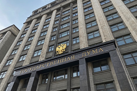 nexta_tv's tweet image. Welcome to 1984: Russian Duma Passes Orwellian Law Penalizing VPN Ads and Searches for “Extremist Materials”.
The State Duma has passed a new law introducing fines for searching “extremist materials” online and for advertising VPN services.
Even some of the regime’s usual…