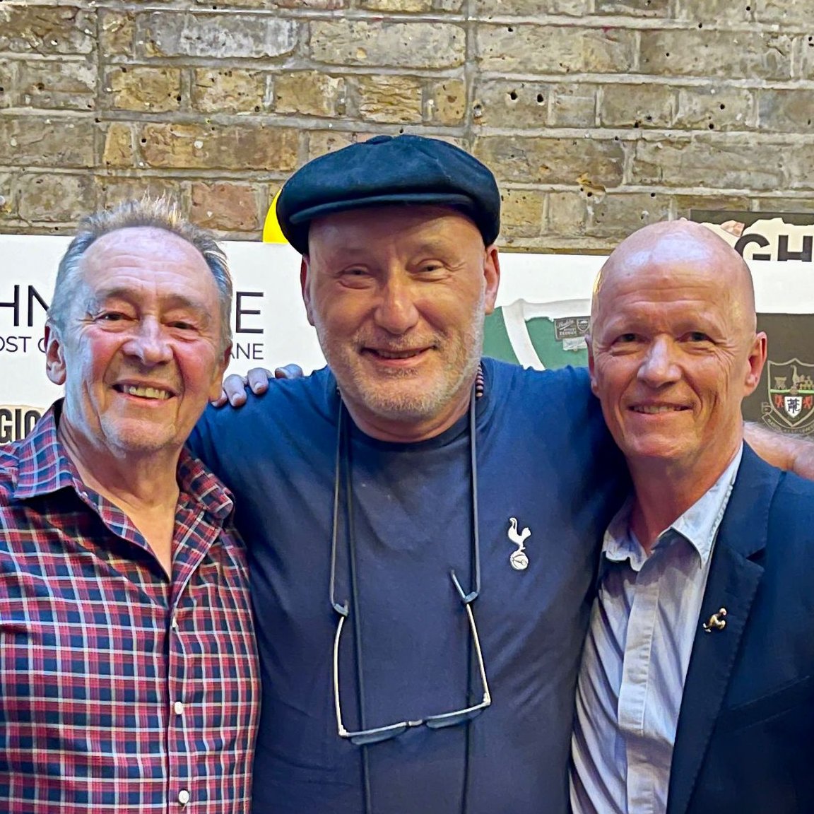 BruisedSky's tweet image. Fabulous starry kick off #SoldOut press night for The Ghost Of White Hart Lane last night @jacksons_lane
Endless praise for the brilliant actor Callum Lewis Newman-Thx to an amazing audience😍
@PaulWhitehouse @GaryMabbutt61 @realjahwobble
@KateGarnerMusic
MUST END JULY 27 #COYS