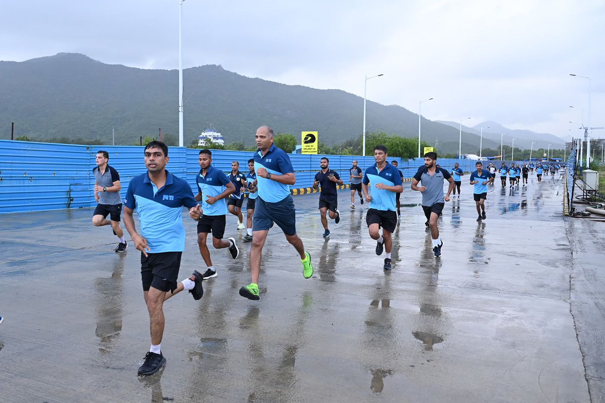 IN_R11Vikrant's tweet image. As part of the #60DaysPsychologicalFitnessChallenge, Team Vikrant participated in a spirited ‘Run for Fun’, promoting mental resilience, fitness &amp;amp; camaraderie.

Mind, body &amp;amp; morale strengthened the Naval way! 🇮🇳⚓

@indiannavy @IN_HQWNC @IN_WesternFleet
#INSVikrant