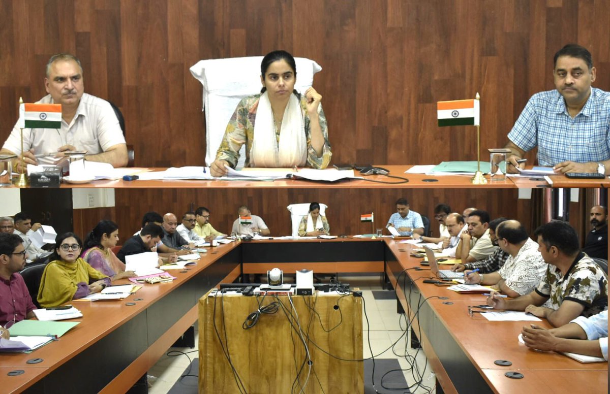 DMReasi's tweet image. District Capex 2025–26 Proposals scrutinised in Reasi:
DDC Reasi, Nidhi Malik reviewed Capex proposals with a sharp focus on community-centric planning.
DDC urged to prioritize inclusive, SDG-aligned projects vetted by Gram Sabhas.Timely execution & transparency key.
@diprjk