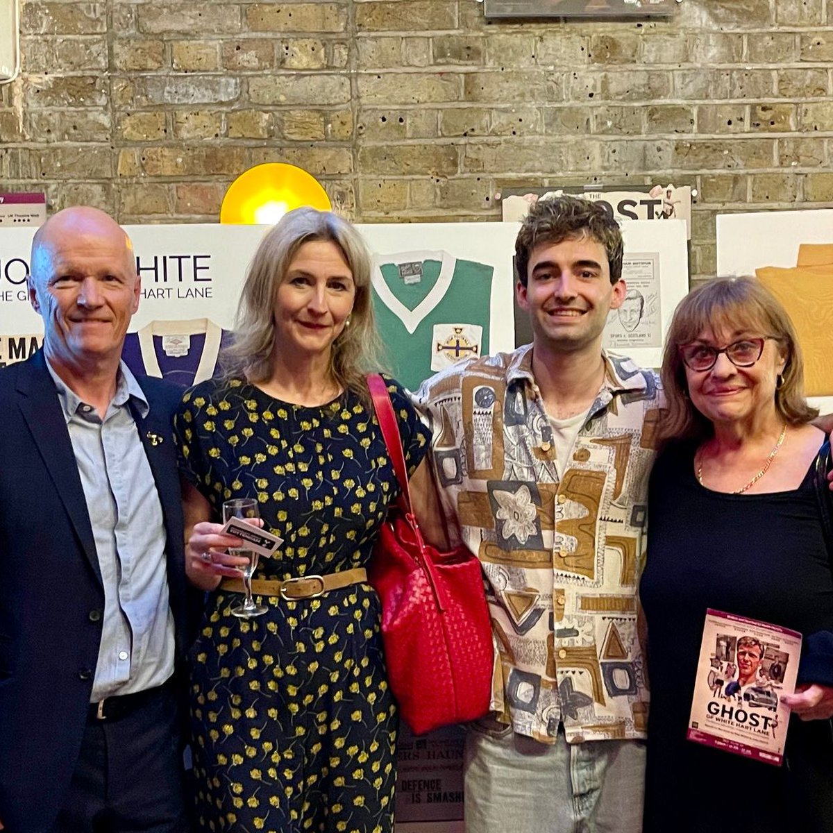 BruisedSky's tweet image. Fabulous starry kick off #SoldOut press night for The Ghost Of White Hart Lane last night @jacksons_lane
Endless praise for the brilliant actor Callum Lewis Newman-Thx to an amazing audience😍
@PaulWhitehouse @GaryMabbutt61 @realjahwobble
@KateGarnerMusic
MUST END JULY 27 #COYS