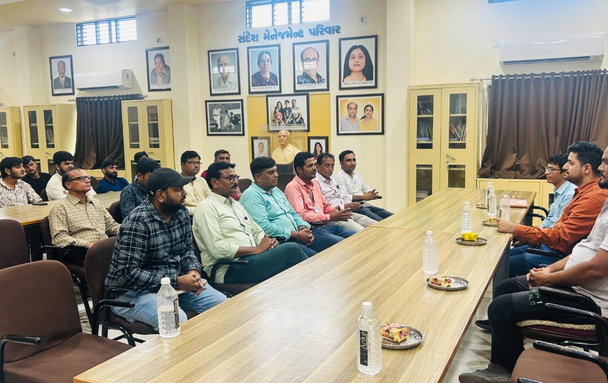 Guj_LSA_DoT_MoC's tweet image. Under Samriddh Gram Panchayat Project, DoT Gujarat LSA visited Akarund village (Aravalli), engaged with locals, reviewed BharatNet setup & raised awareness on FTTH benefits and the Sanchar Saathi app.
@DoT_India
@DGT_HQ