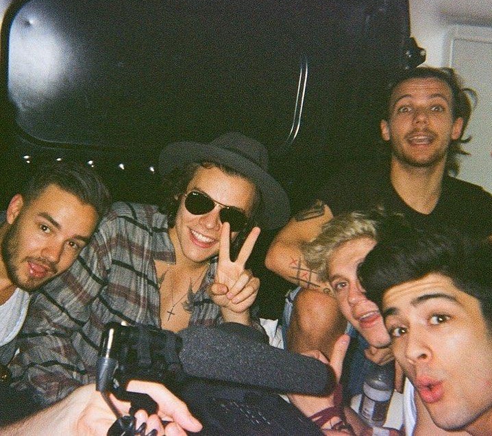 trulycala's tweet image. HI CLOWNIESSSS 🙌🤡

apa kabar?? sehat kan? soalnya besok kita ngonser online nihhh edisi 15 years Anniversary of One Direction

so save the date yaaa :
23 july 2025, 20.00 PM

trulycala05.mixlr.com/events/4416916
jangan sampe ga kebagian seat ya duttt

xoxo
- cala 💋