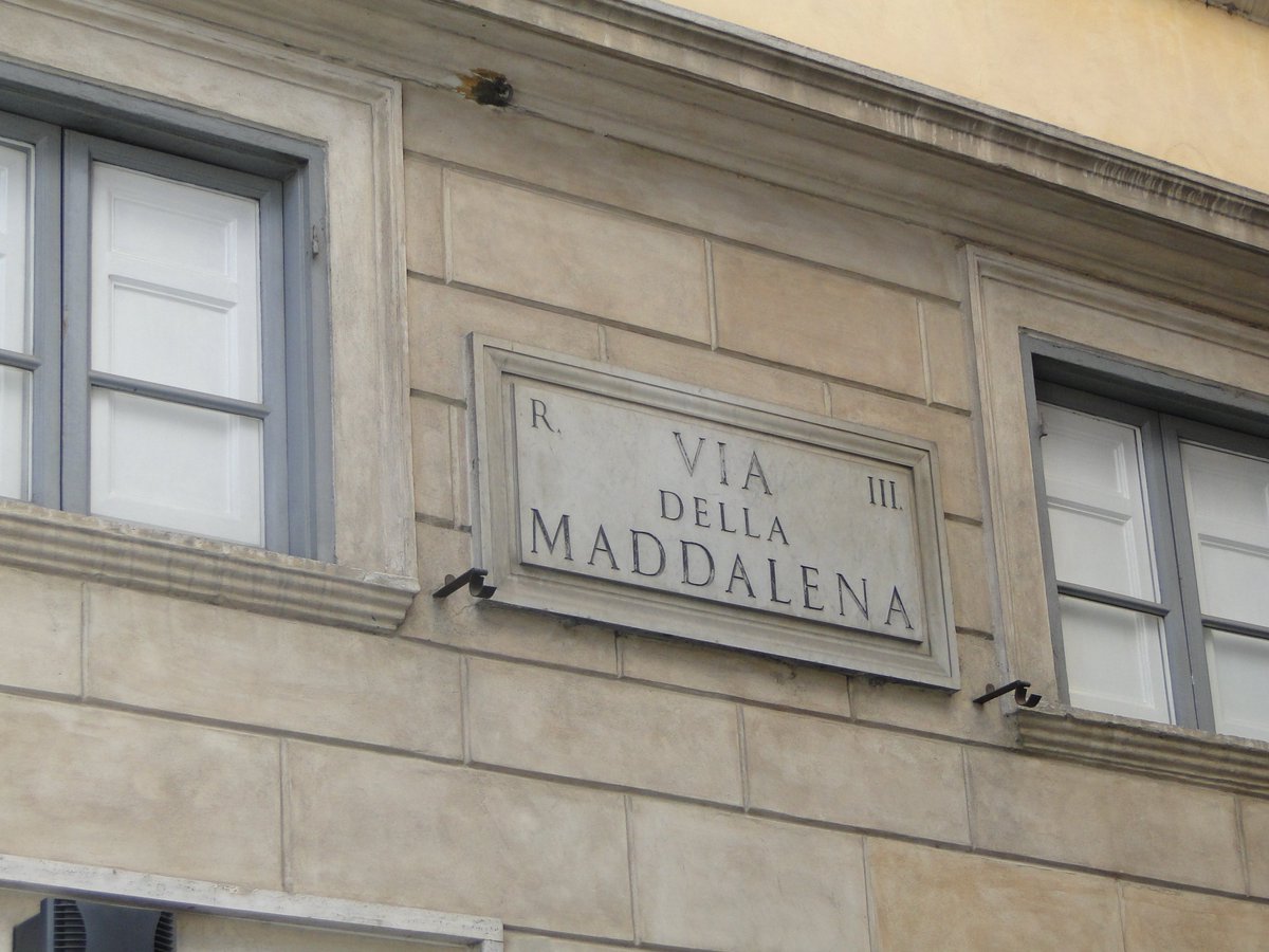 HeiligeBibel's tweet image. Today is the Feast of St. Mary Magdalene. Her namesake street in Rome. #FeastDay #MaryMagdalene