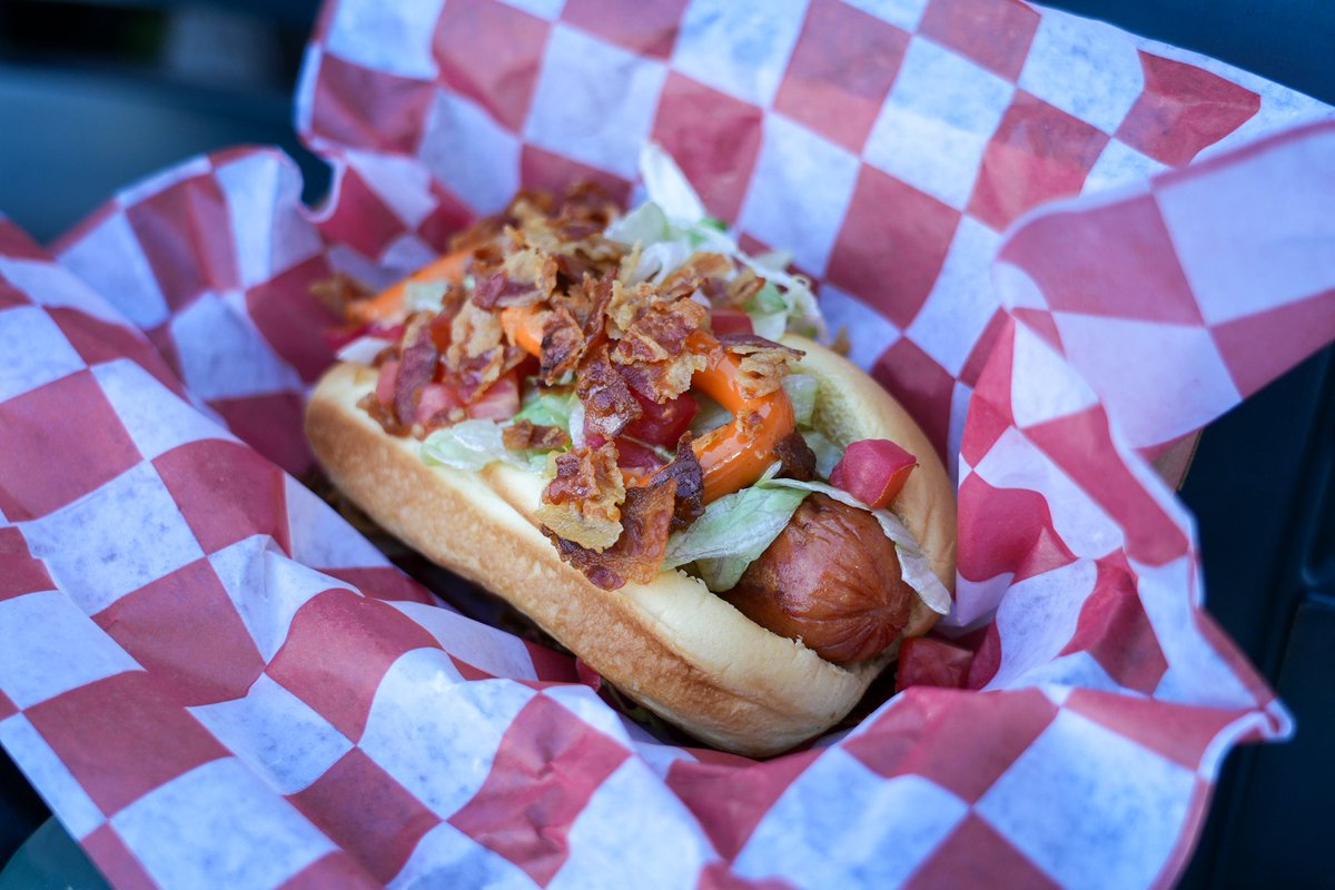 GoSquirrels's tweet image. The @DukesMayonnaise BLT Dog is SO back 🌭
Available this week at the hot dog cart on the main concourse, the BLT Dog features lettuce, tomato and crispy bacon topped with creamy Duke's Mayonnaise, perfect for an evening at The Diamond!
Happy Hot Tomato Summer, RVA 🍅