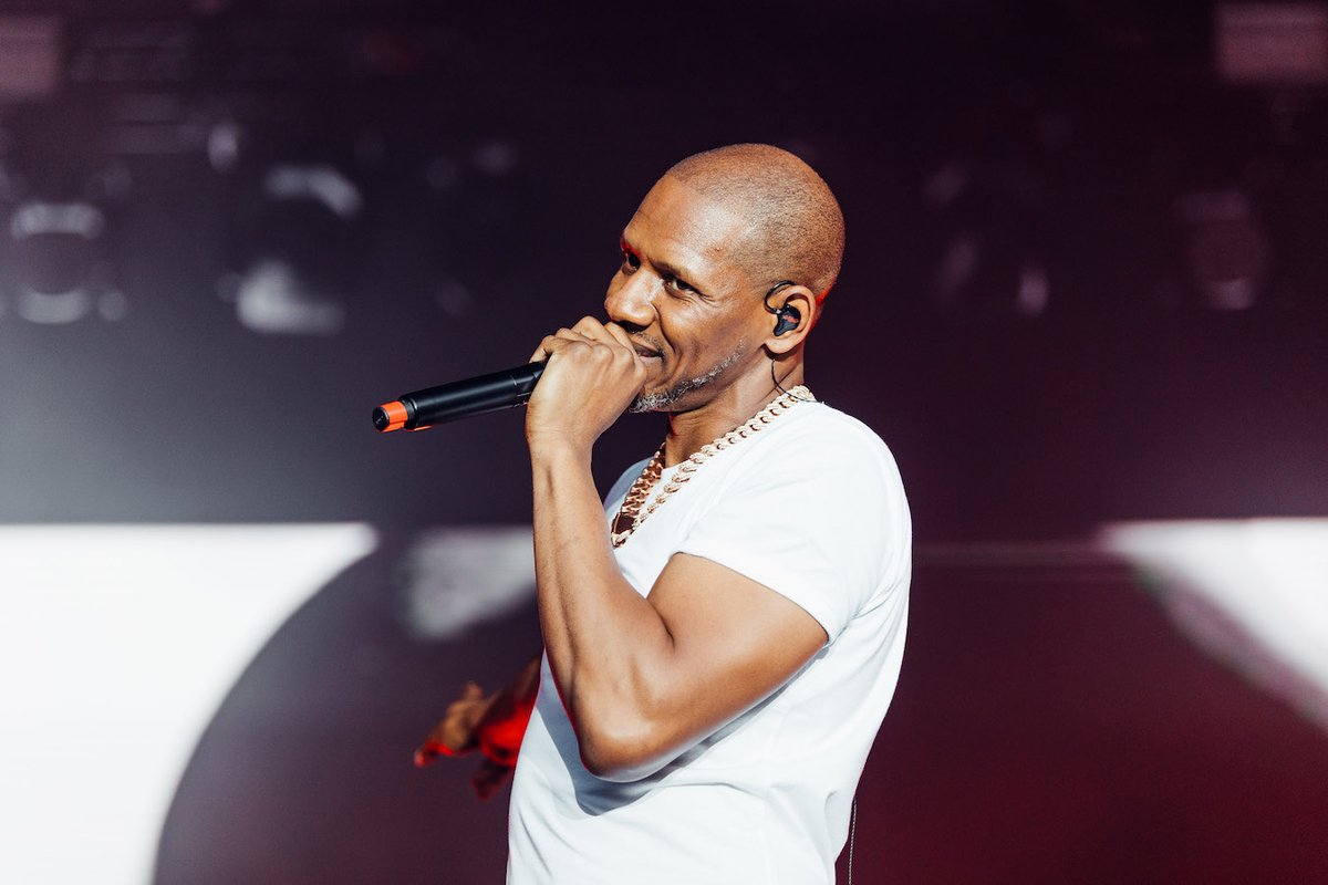 ClashMagazine's tweet image. Live Report: @officialgiggs - @SomersetHouse
The Landlord returns to show London how it's done - with an all-star cast, too...
clashmusic.com/live/live-repo…