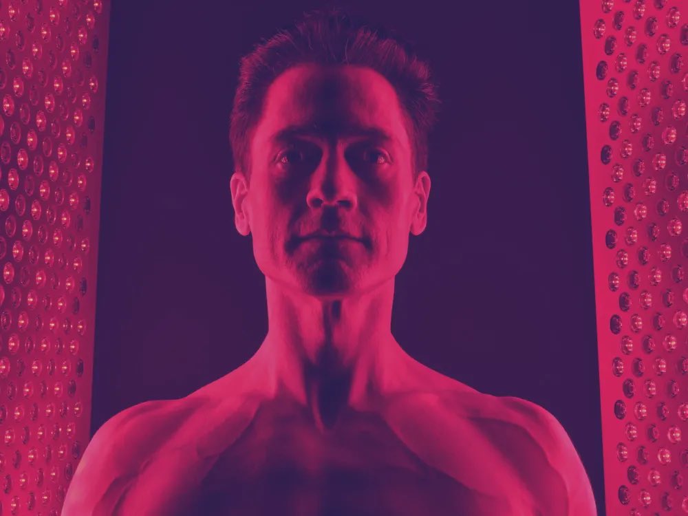 badazn's tweet image. 𝐁𝐫𝐲𝐚𝐧 𝐉𝐨𝐡𝐧𝐬𝐨𝐧 𝐢𝐬 𝐢𝐧𝐬𝐚𝐧𝐞𝐥𝐲 𝐮𝐧𝐡𝐞𝐚𝐥𝐭𝐡𝐲.
-He uses minoxidil for his hair to prevent balding.
-He uses red light therapy over sunbathing.
-He takes dozens of pills and powders over consuming animal fat and organ meats.
-He consumes a ton of seed oils in…