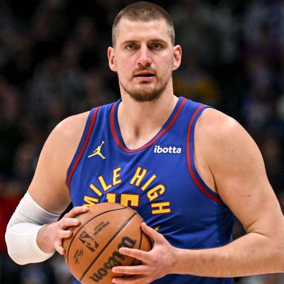 RTNBA's tweet image. Nikola Jokic is one ring away from being a Top 10 player of all time.
Agree or Disagree? 👀🃏