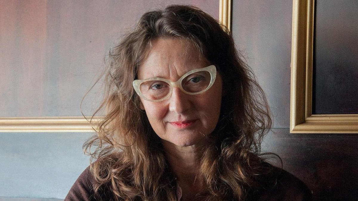 laestatuilla's tweet image. LUCRECIA MARTEL finalmente estrenará su esperado documental NUESTRA TIERRA en Venecia 2025 (fuera de competencia).
El filme relata el asesinato del líder indígena Javier Chocobar y el legado de colonialismo en Latinoamérica.
Programa de Venecia 2025: laestatuilla.com/festivales/las…