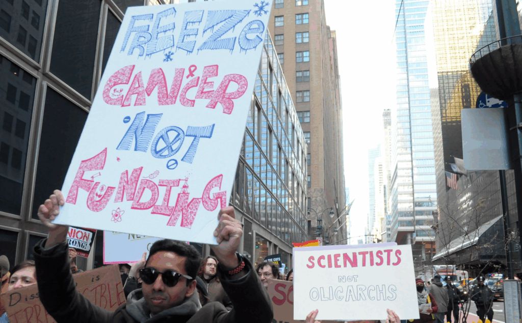 GeneticLiteracy's tweet image. Nothing like gutting the National Cancer Institute — the agency that helped drop cancer mortality by 34% since 1991 — to show how serious RFK, Jr. is about public health. 😑
The budget proposal slashes the NCI by 40%, meaning massive layoffs, blocked grants, and less…