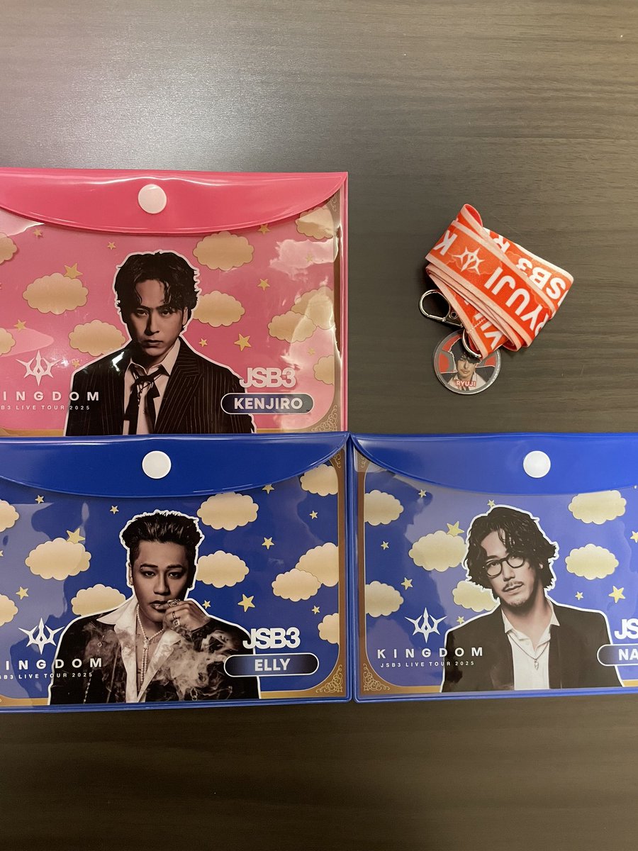 tv_va's tweet photo. 三代目 J SOUL BROTHERS LIVE TOUR 2025 "KINGDOM" キングダム　縁日

臣のものを探しています👀
交換または買取いたします

譲→今市実写ネックストラップ
　　健二郎(ピンク)、ELLY(青)、NAOKI(青)   
　　実写ポーチ
求→登坂の実写　

よろしくお願いします☆★ https://t.co/4FsSvUxf5o