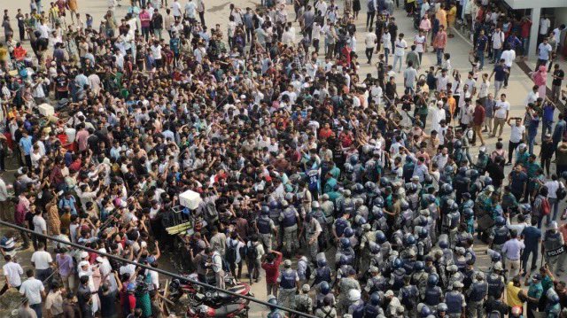 taskinakash71's tweet image. Illegal Law Adviser Asif Nazrul, illegal Education Adviser CR Abrar, and Press Secretary Shafiqul Alam were forced to turn back twice today after facing intense resistance from angry students and locals at Milestone School and College. As they attempted to leave the campus,…