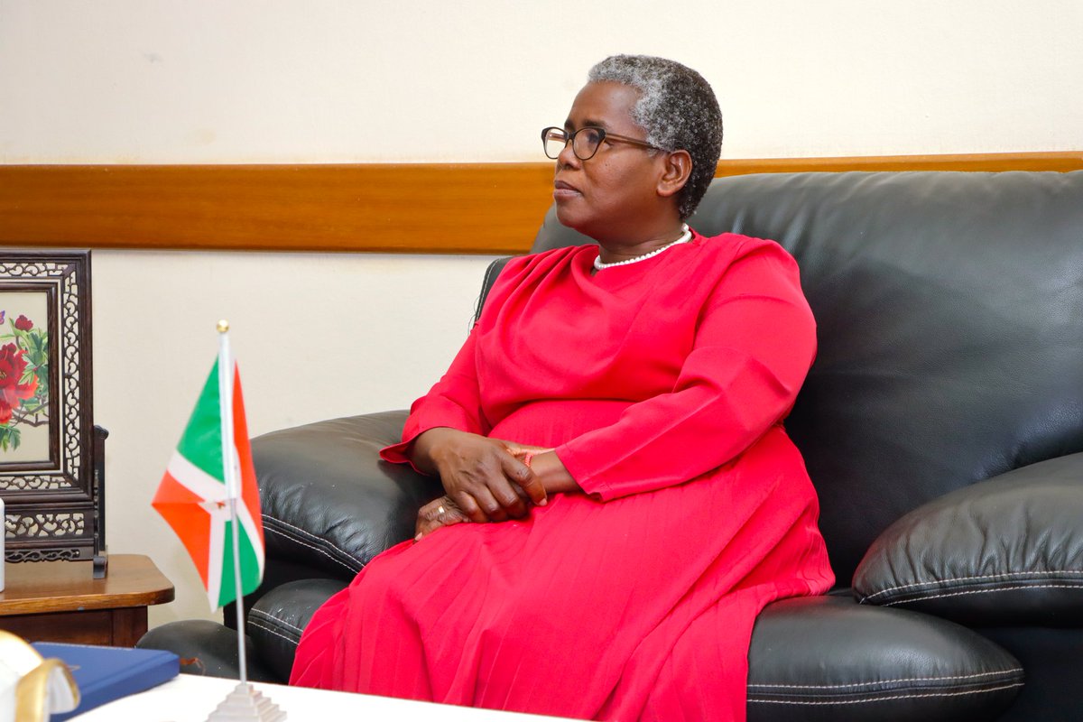 msp_burundi's tweet image. Le Ministre Dr @Lydwinebara du @mspls_bdi a reçu en audience ce 22/7/2025 @DrCrespin,Représentant de @WhoBurundi et Chef de file des partenaires au Dvpt/#Burundi(#Sortant)accompagné de Mme @FranceBegin2,Représentante de l&apos;@UNICEF_Burundi,Nouvelle Cheffe de file des partenaires.