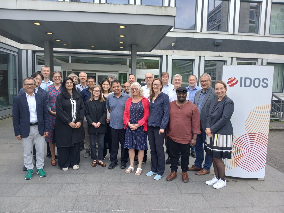 IndrajitRoyYork's tweet image. Fantastic discussions on #globalSouth & its many meanings with colleagues at @EADI & @IDOS_research back in the summer.
Watch this space for more 🤔
Also, #Bonn was amazing.
