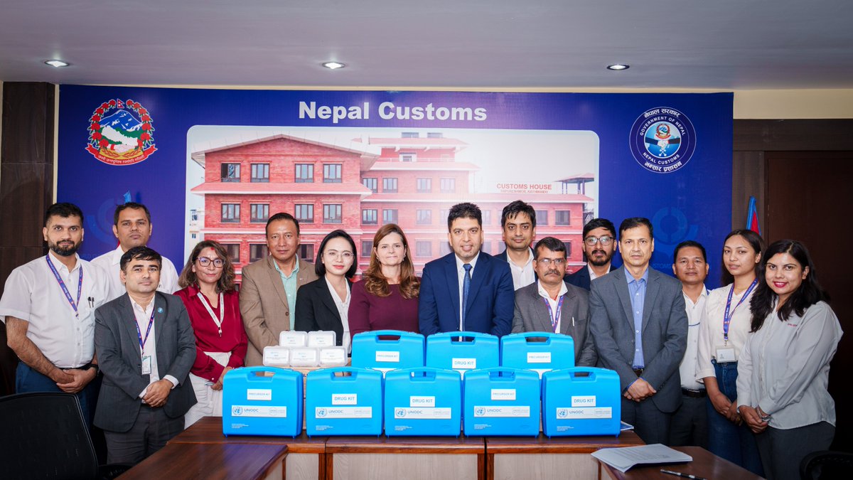 UNODC_ROSA's tweet image. 🧪@UNODC Passenger & Cargo Control Programme handed over drug & precursor test kits to🇳🇵Nepal Customs, enhancing frontline detection capacity at borders.
Supported by @StateINL, this initiative strengthens Nepal’s response to illicit trafficking & promotes safer, secure borders.