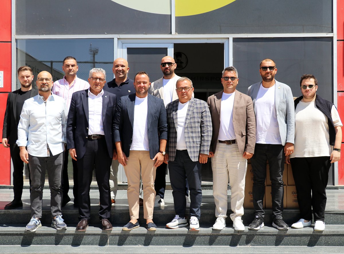 ESKİŞEHİR OSB’DEN ESKİŞEHİRSPOR’A ZİYARET

👉Eskişehir Organize Sanayi Bölgesi (EOSB) Yönetim Kurulu Başkanı Nadir Küpeli ile Yönetim Kurulu Üyesi Yavuz Ayva ve Denetim Kurulu Üyesi Erol Öz, Eskişehirspor Kulübü’nü ziyaret etti. Ziyarette, Eskişehirspor Başkanı Ulaş Entok ve