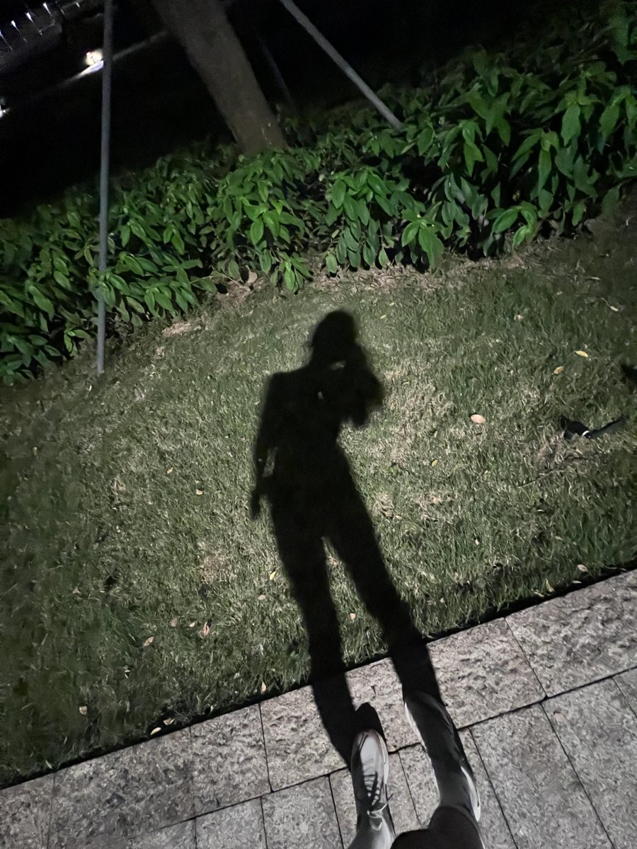 夜の中で、ランニングが与える力を感じよう！💥🌙