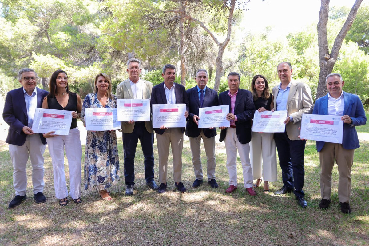 GVA Recuperació (@gvarecuperacio) on Twitter photo 🏞️Nuevo parque inundable para actuar como defensa ante inundaciones
💶150M€
🌳Dos corredores que conectarán l’Albufera, el Parque Natural del Turia y parte de l’Horta
📸Gan Pampols asiste a la presentación del proyecto, con el presidente de la <a href="/generalitat/">Generalitat</a>, <a href="/carlos_mazon_/">Carlos Mazón</a> 🏞️Nuevo parque inundable para actuar como defensa ante inundaciones
💶150M€
🌳Dos corredores que conectarán l’Albufera, el Parque Natural del Turia y parte de l’Horta
📸Gan Pampols asiste a la presentación del proyecto, con el presidente de la <a href="/generalitat/">Generalitat</a>, <a href="/carlos_mazon_/">Carlos Mazón</a>