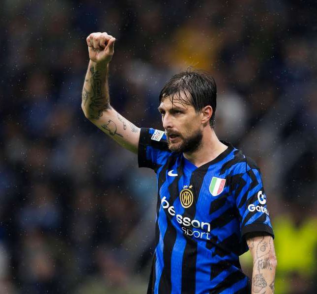 InterMarcus's tweet image. Random question, would 2011 Messi be able to dribble past Acerbi?